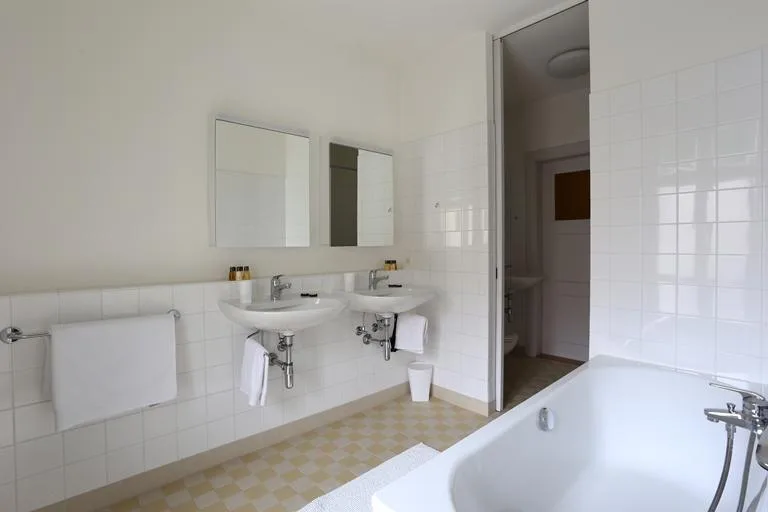 Appartement 4 pièces meublé élégant avec balcon – photo 8 sur 8