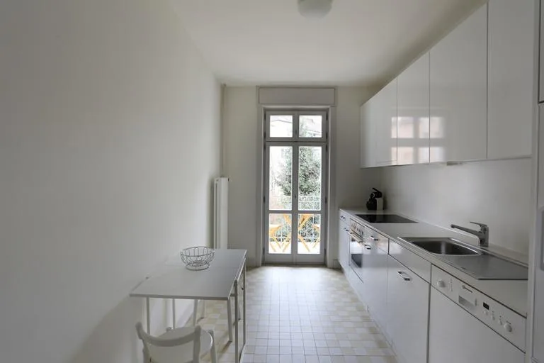 Stilvolle möblierte 4-Zimmerwohnung mit Balkon