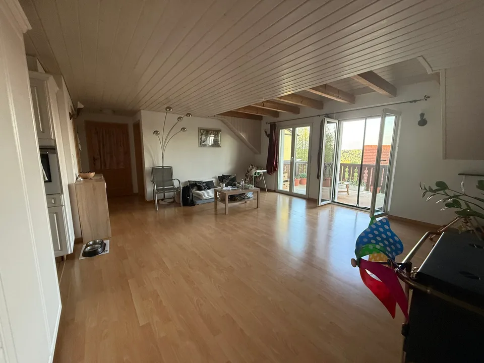 Appartamento affascinante di 4,5 stanze con camino e balcone a Bözberg