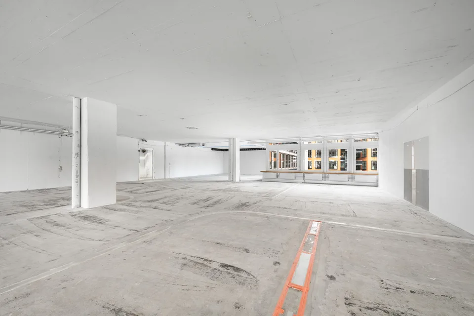 Espace commercial/bureau lumineux et spacieux dans un emplacement central