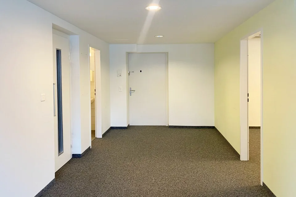 Espace de bureau près de la place centrale