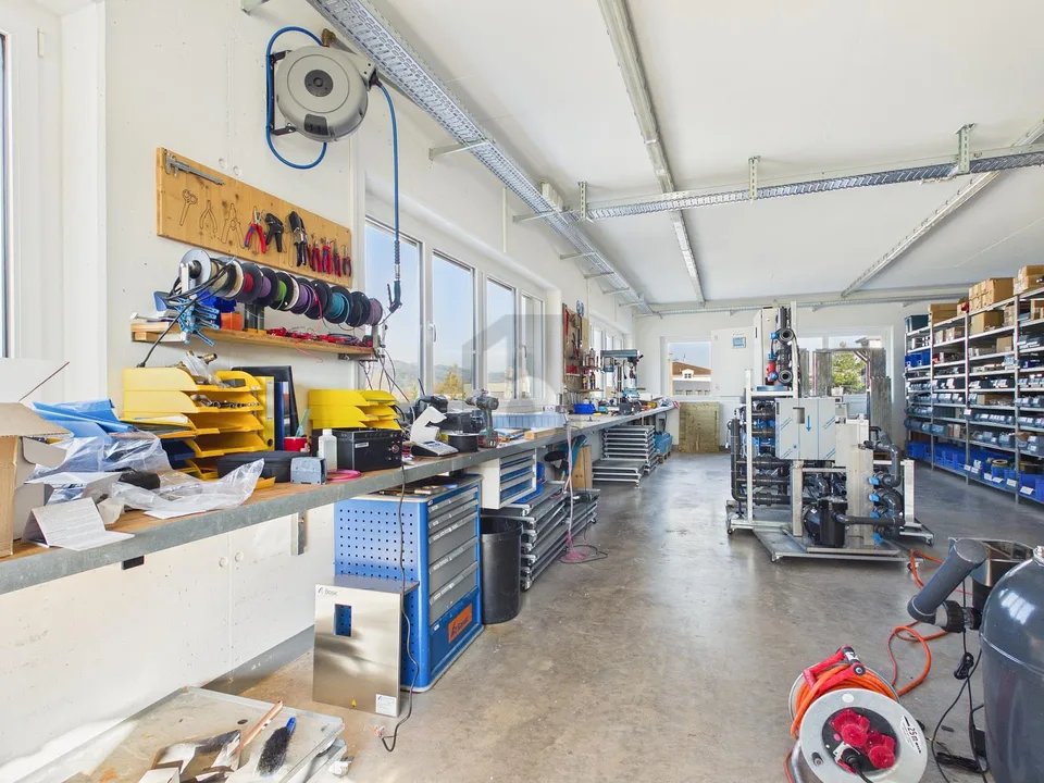 MODERNE WERKSTATT FÜR FLEXIBLE NUTZUNG