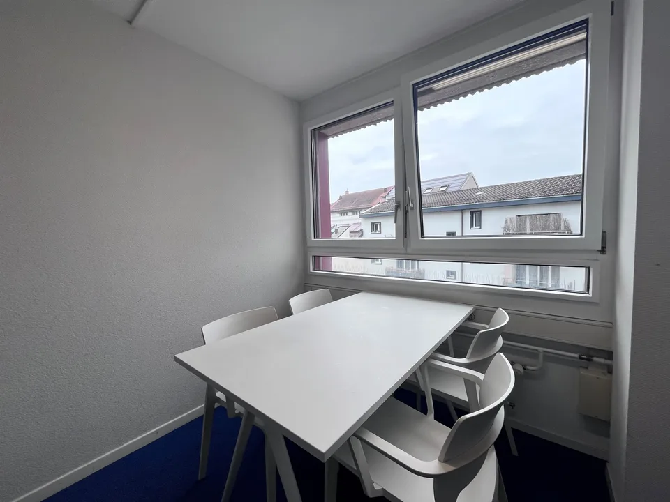 Suchen Sie einen Arbeitsplatz in der Nähe des Bahnhofs Nyon?