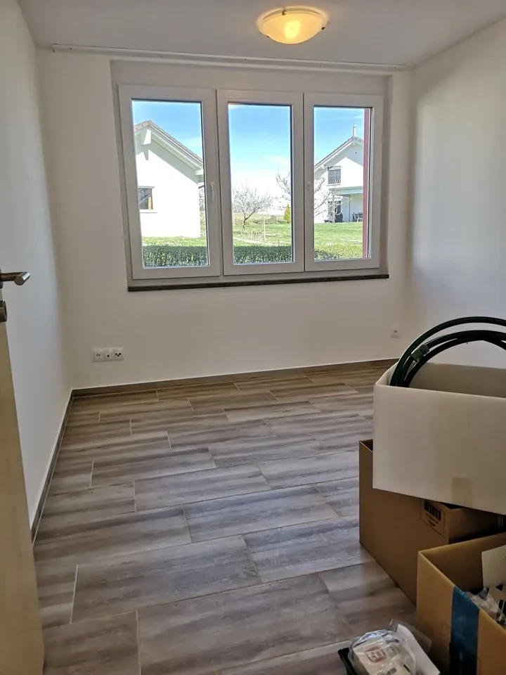 Magnifico appartamento di 4,5 locali con terrazza e veranda, giardino di 200m2 opzionale