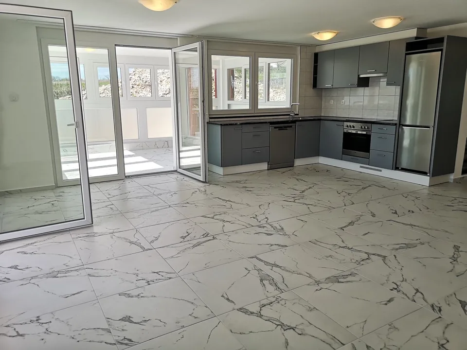 Magnifico appartamento di 4,5 locali con terrazza e veranda, giardino di 200m2 opzionale