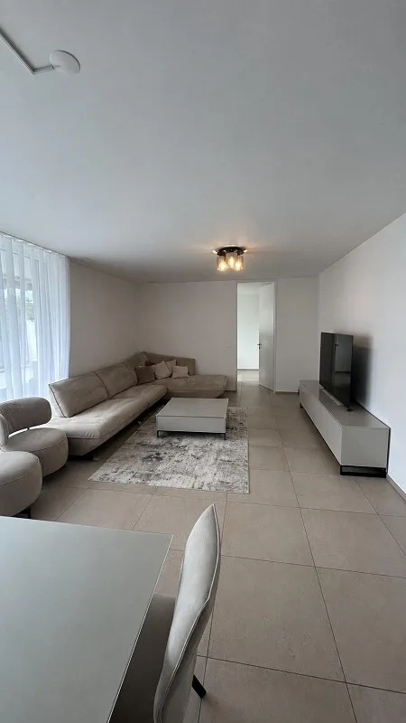 Moderno appartamento attico di 3,5 stanze con terrazza da sogno