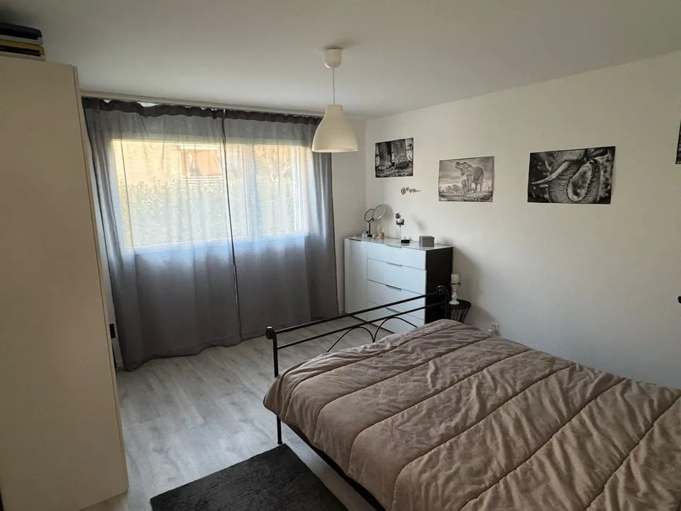 Sehr schöne 3,5-Zimmer-Wohnung - großer Balkon - in einem kleinen Gebäude