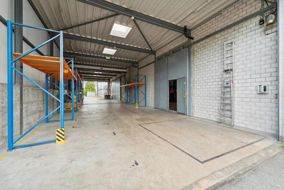 2 690 m2 - Atelier/Production - Entrée du Valais