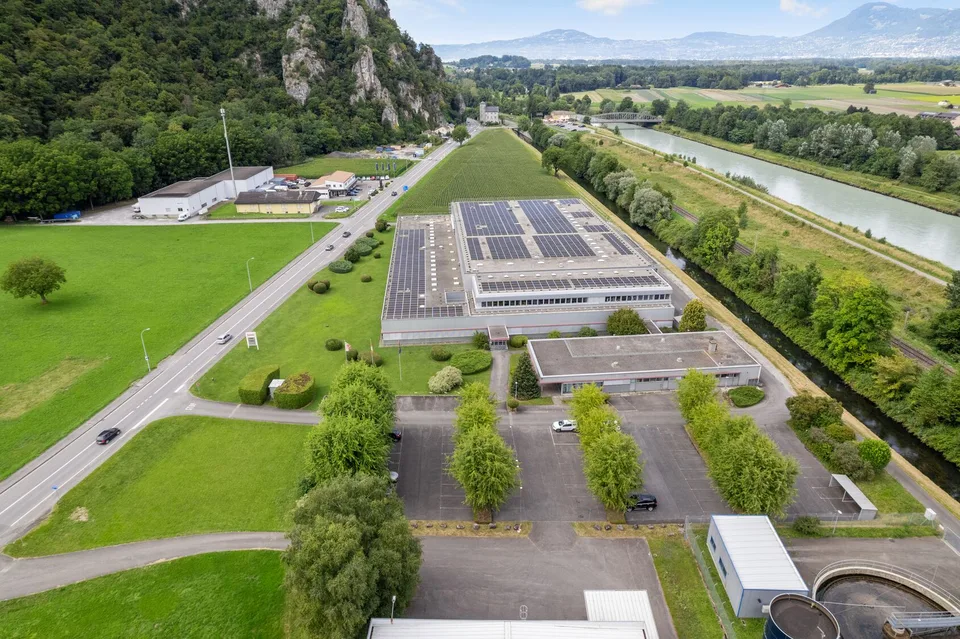 2 690 m2 - Werkstatt/Produktion - Eingang Wallis