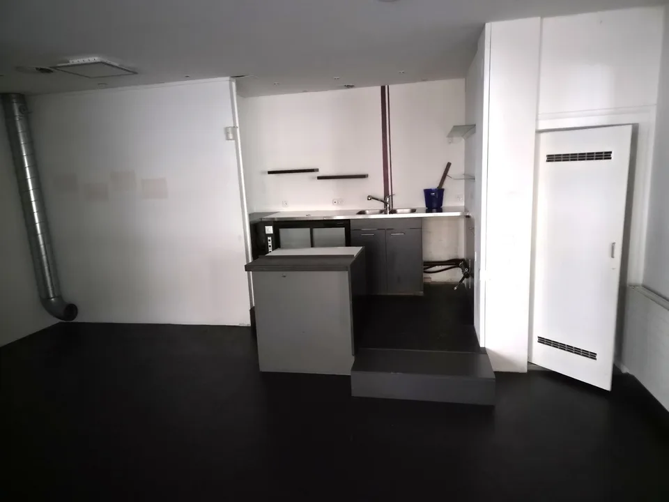 Attractive & versatile commercial space