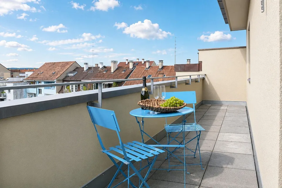 Möblierte 1-Zimmer-Dachwohnung mit Balkon