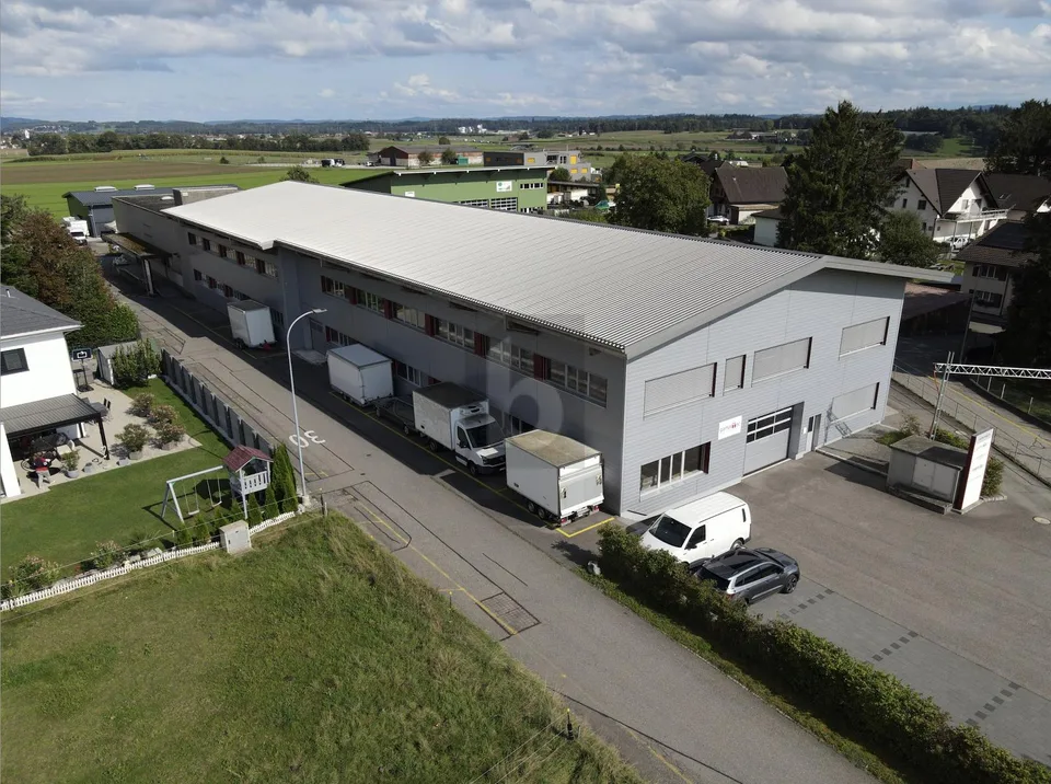 PRODUKTIONSFLÄCHE MIT 6 METER INNENHÖHE