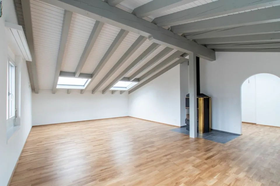 Spacieux et lumineux penthouse de 3,5 pièces dans un emplacement calme