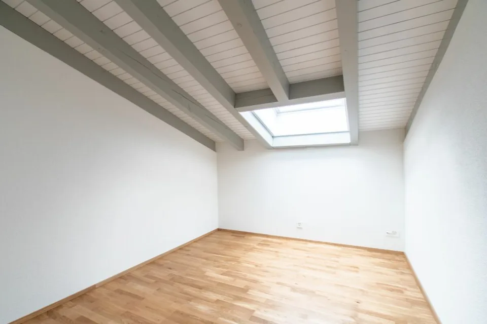 Spacieux et lumineux penthouse de 3,5 pièces dans un emplacement calme