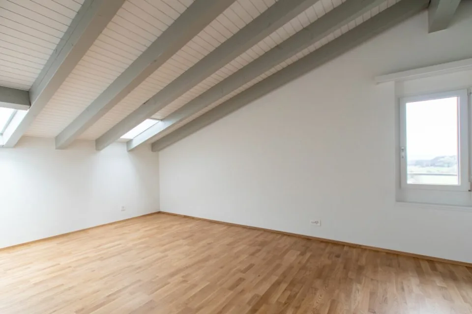 Spacieux et lumineux penthouse de 3,5 pièces dans un emplacement calme