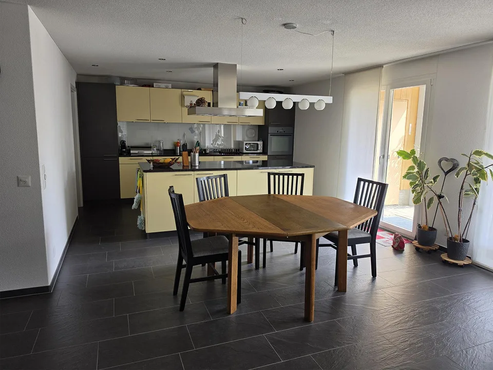 Moderne Wohnung mit Gartensitzplatz