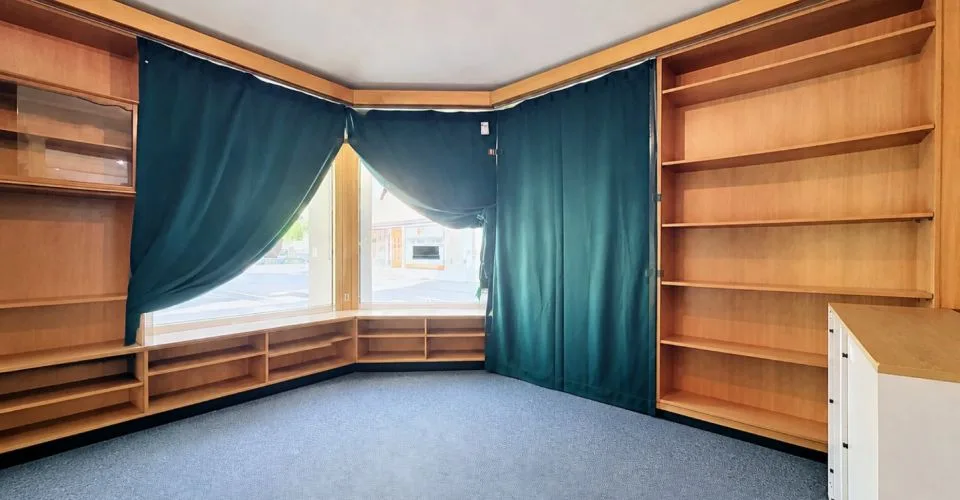 COMMERCIAL SPACE WITH WINDOWS FOR RENT – photo 6 of 12