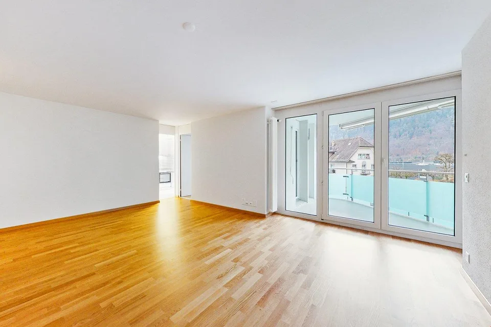 appartamento attraente con 3 camere e una terrazza molto grande con vista sul lago