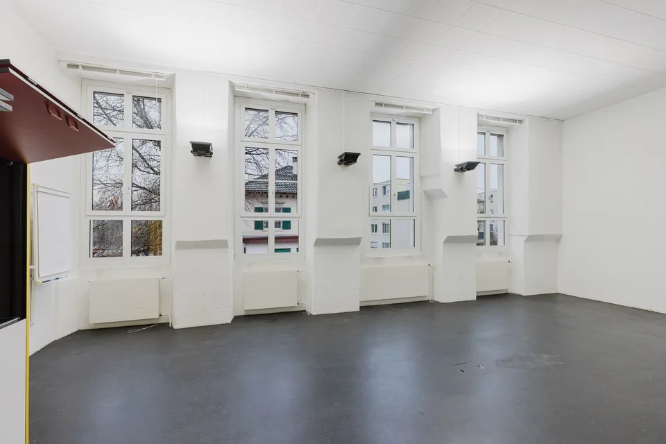 Espace commercial pratique avec diverses utilisations à louer
