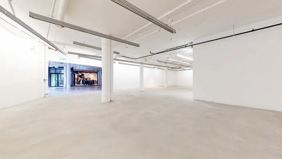 699 m² Area Vendita Direttamente Accanto a New Yorker!