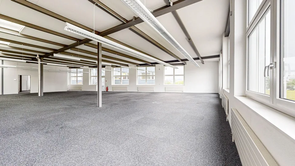 Spazio commerciale in condizioni sviluppate con grande futuro