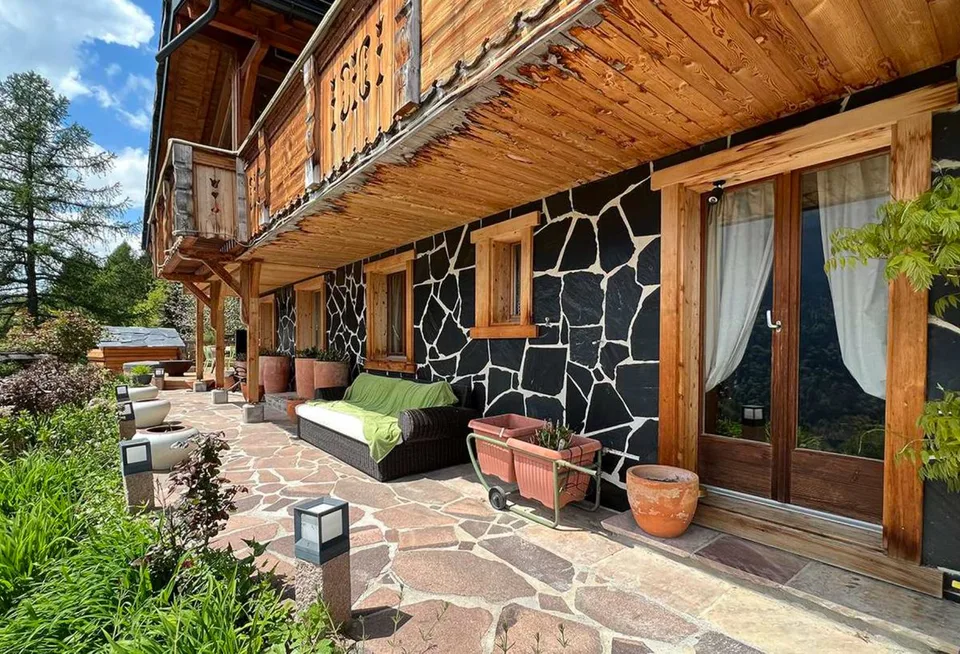 Spaziosa casa di 7 locali con vista a Salvan