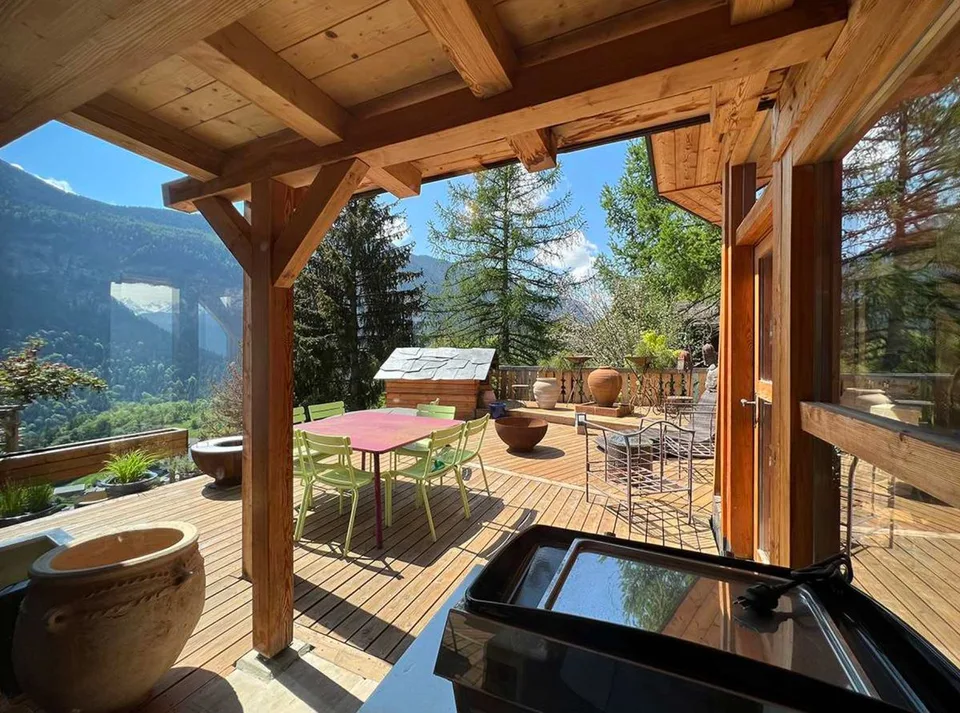 Spacious 7-Room House with a View in Salvan