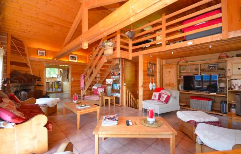Spacious 7-Room House with a View in Salvan