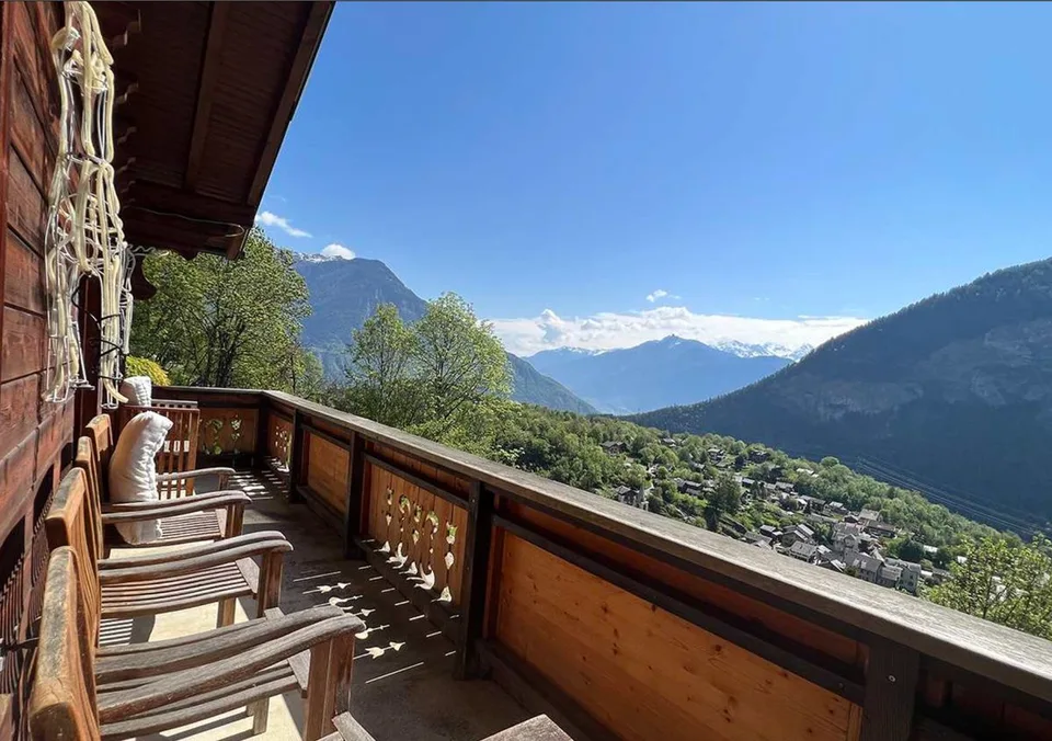 Spacious 7-Room House with a View in Salvan