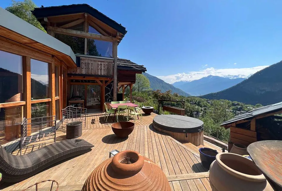 Spacious 7-Room House with a View in Salvan