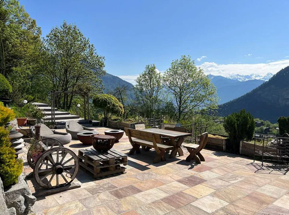 Spacious 7-Room House with a View in Salvan