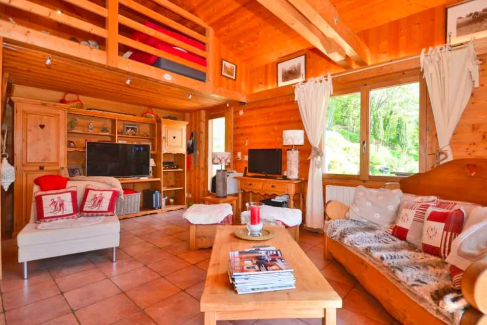 Spacious 7-Room House with a View in Salvan