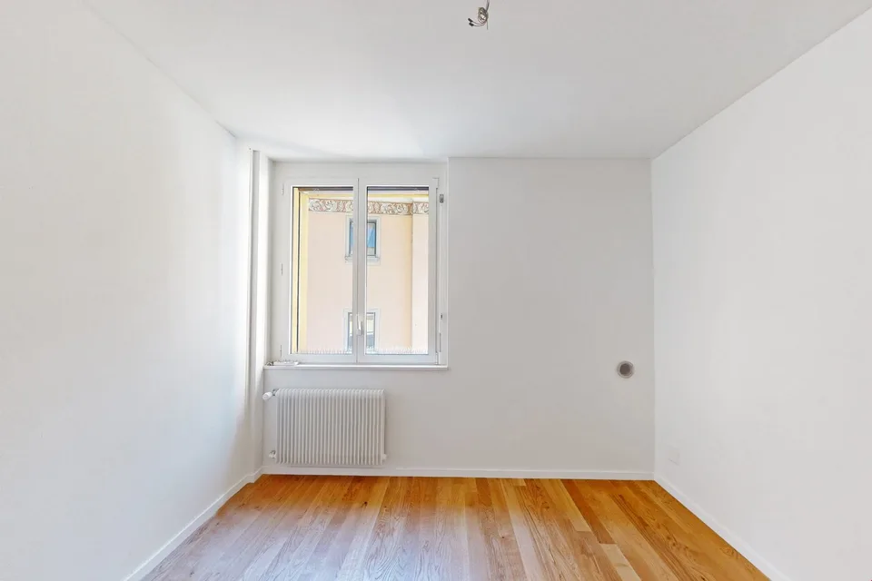 Ufficio luminoso con vista sulla Piazza del Sole - le prime due pigioni nette sono gratuite!