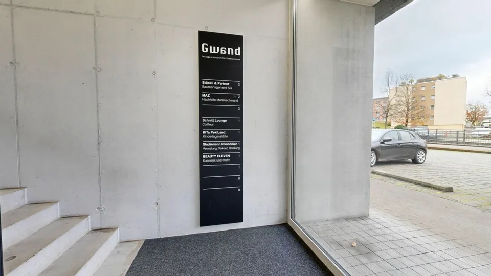 Lavorare con stile: Il tuo spazio commerciale di 37 m² con area reception in 'Gwand' Merenschwand