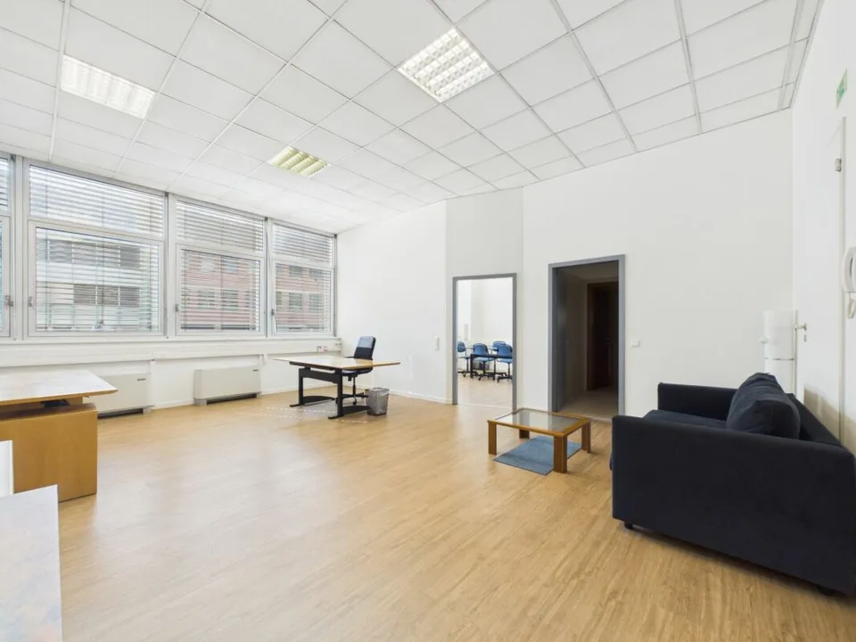 Comodo ufficio arredato libero da subito - Manno