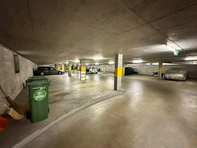 Einstellhallenparkplatz im Zentrum von Münchenbuchsee zu vermieten – Foto 6 von 6