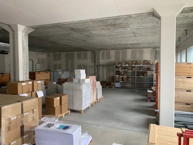 Idealer Standort für Labor/Showroom oder verarbeitendes Gewerbe 130 m2 oder 179 m2