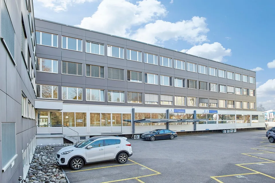 Büro- / Gewerbefläche in hoch frequentiertem Einkaufs- und Industriegebiet in Dietlikon
