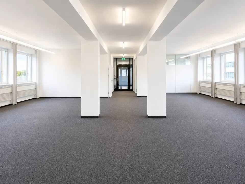 Spazio ufficio ampliato in una posizione privilegiata a Dietlikon – 510 m² al 1° piano