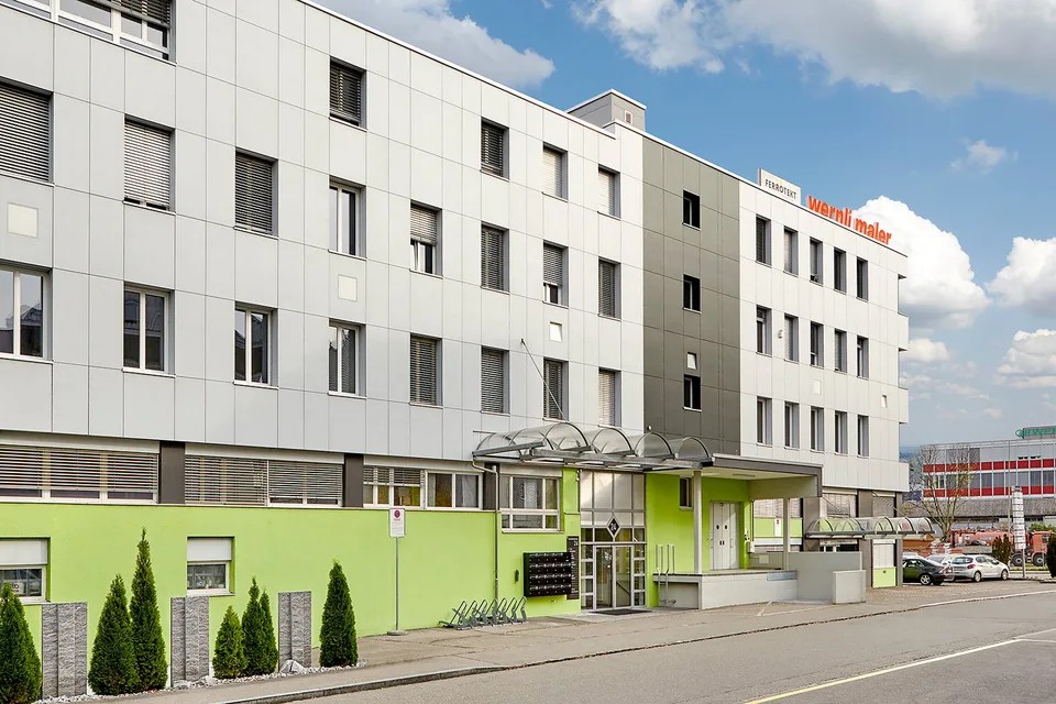 Uffici luminosi e belli di 252 m2 a Urdorf