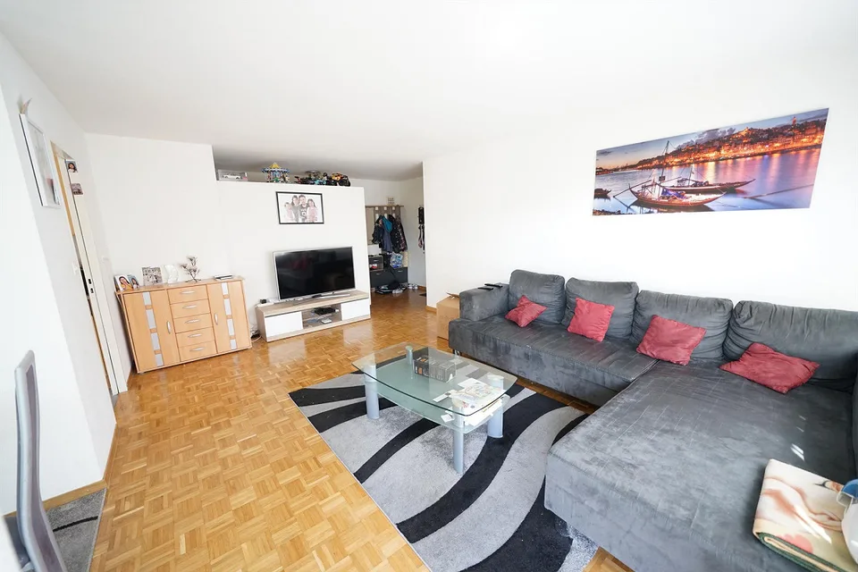 Lichtdurchflutete 4.5 Zimmerwohnung im Dachgeschoss