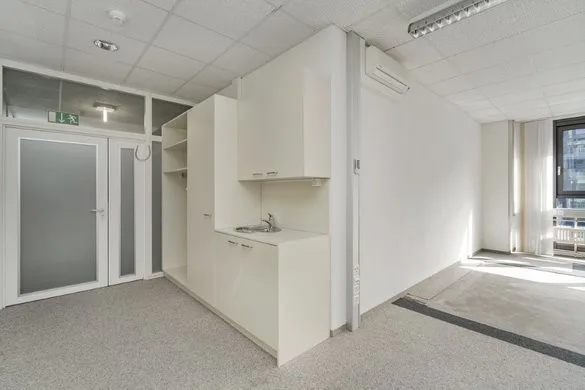 Espace commercial libre de 64 m²