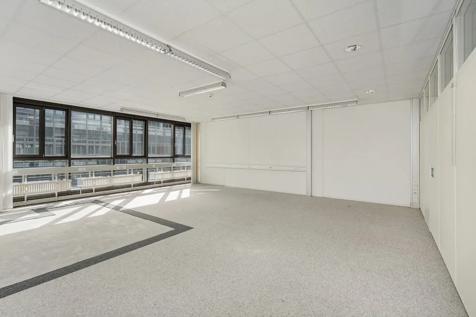 Espace commercial libre de 64 m²