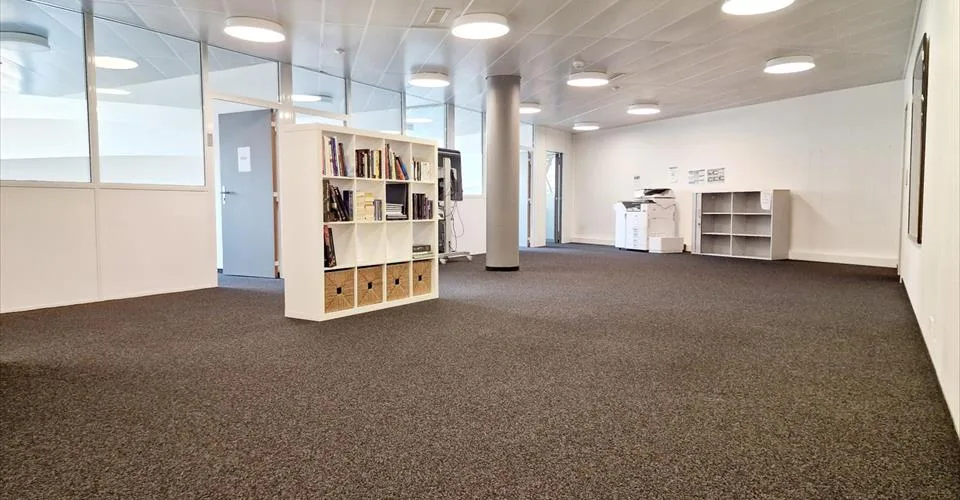 Büro 8 Zimmer