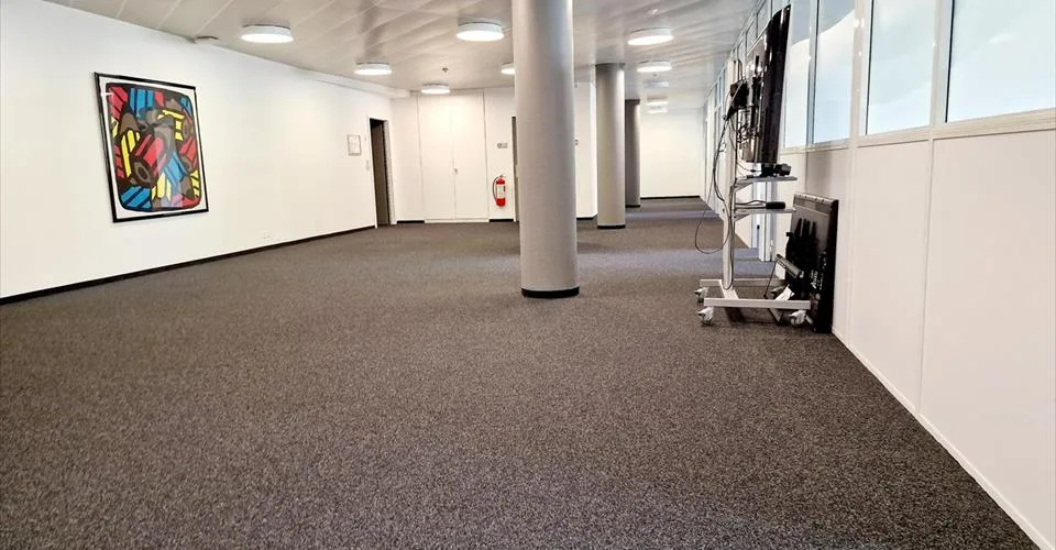 Büro 8 Zimmer