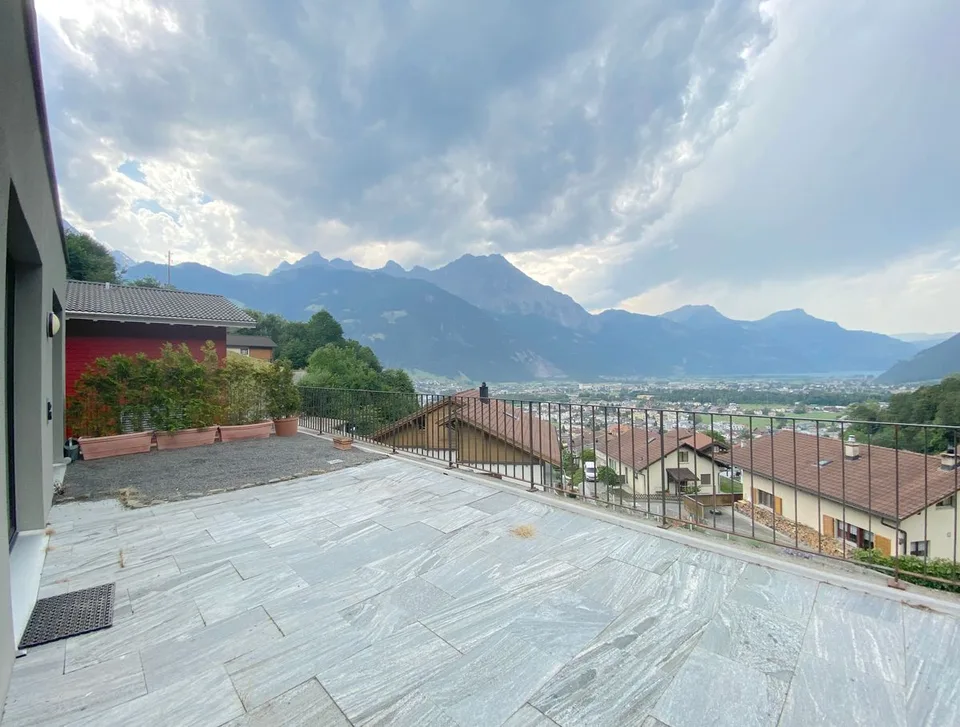 Maison de designer avec vue sur le lac et panorama alpin