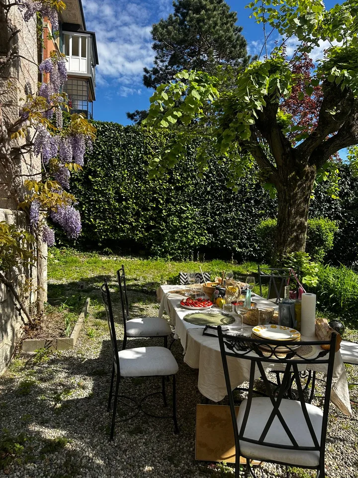 Zimmer zu vermieten in einer geräumigen 3.5-Zimmer-Wohnung in Lausanne, Wohngemeinschaft für zwei Frauen