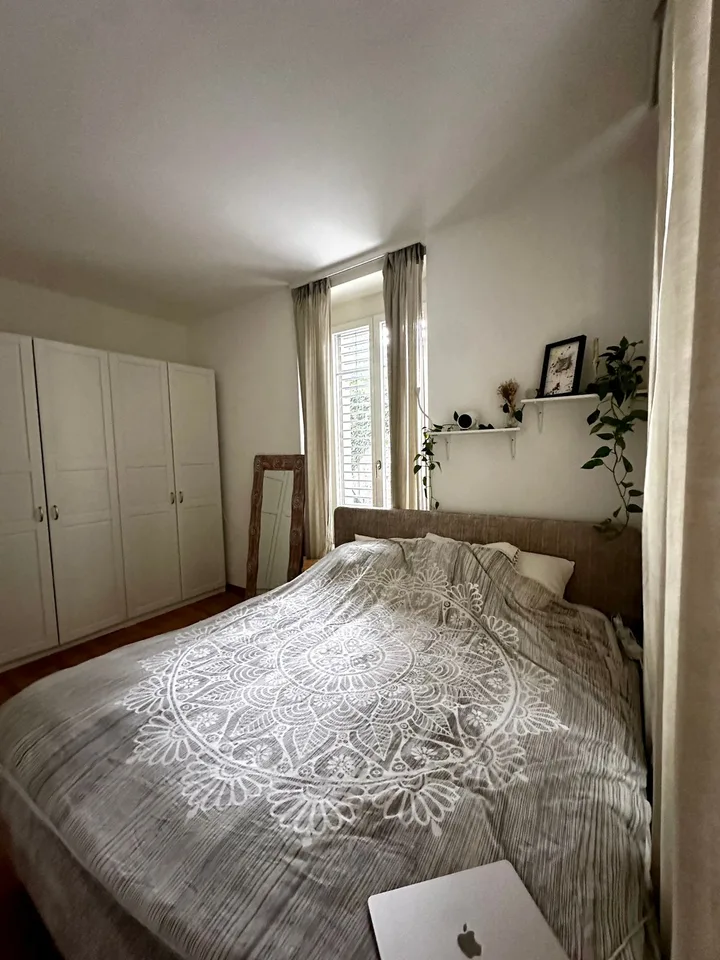 Zimmer zu vermieten in einer geräumigen 3.5-Zimmer-Wohnung in Lausanne, Wohngemeinschaft für zwei Frauen