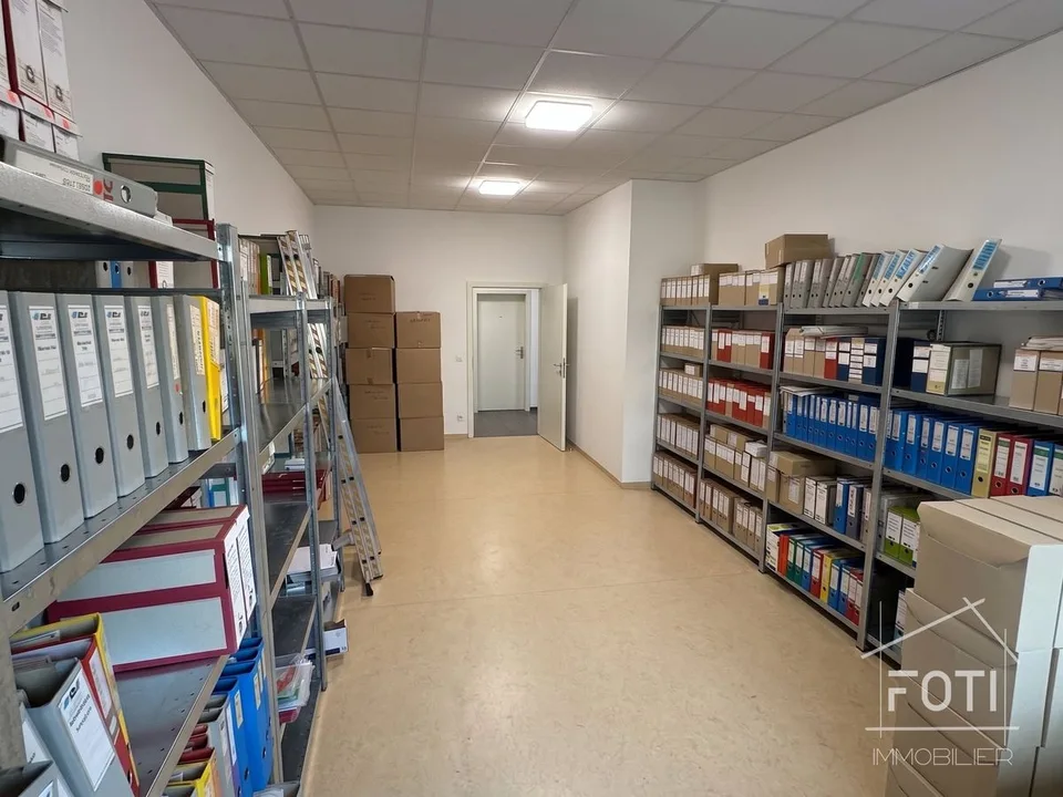 Büro zu vermieten.
