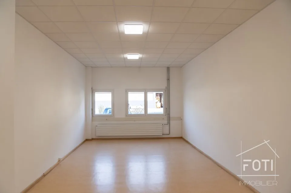 Büro zu vermieten.